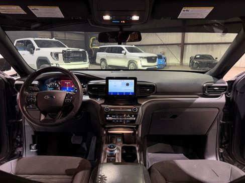 Used 2020 Ford Explorer XLT RWD image 28