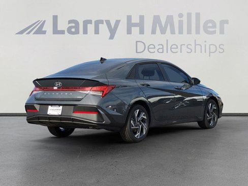 New 2025 Hyundai Elantra SEL image 5