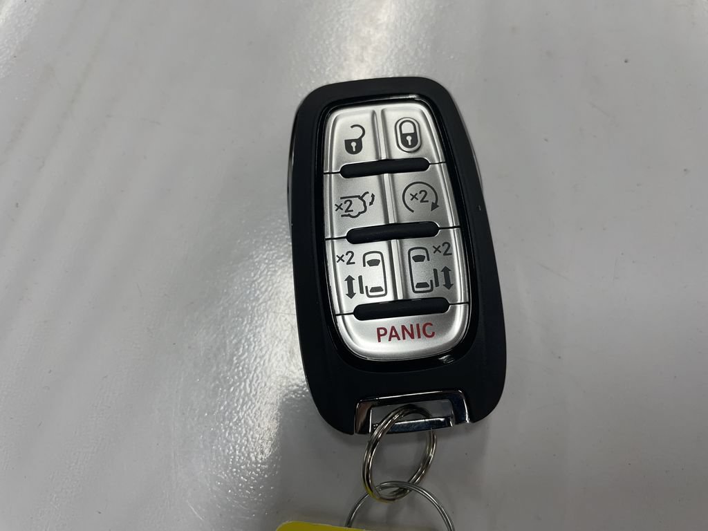 New 2027 Chrysler Pacifica Select w/ Family Tech Group AWD/4WD image 17