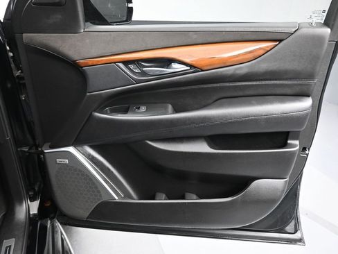 Used 2017 Cadillac Escalade ESV Luxury image 55