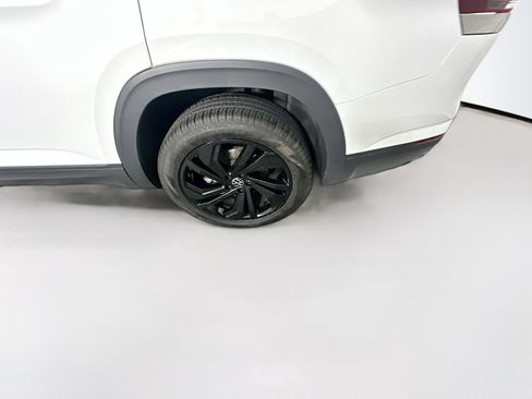Used 2023 Volkswagen Atlas SE w/ Black Wheel Package FWD image 11