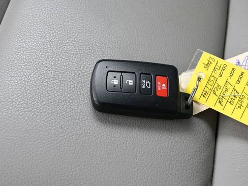 Used 2018 Toyota RAV4 Limited image 17