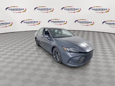 Used 2025 Toyota Camry XLE FWD image 2