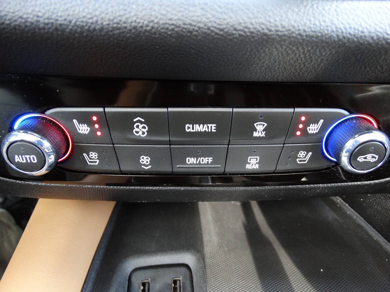 Used 2019 Buick Enclave AWD Premium w/ Experience Buick Package image 38