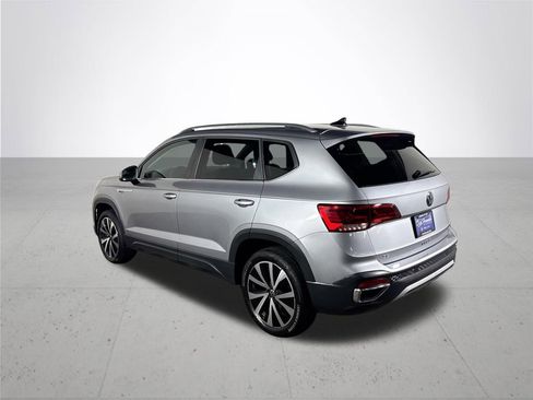 Used 2024 Volkswagen Taos SE image 8