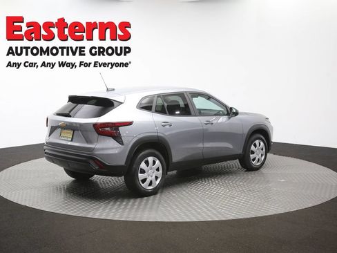 Used 2024 Chevrolet Trax LS FWD image 40
