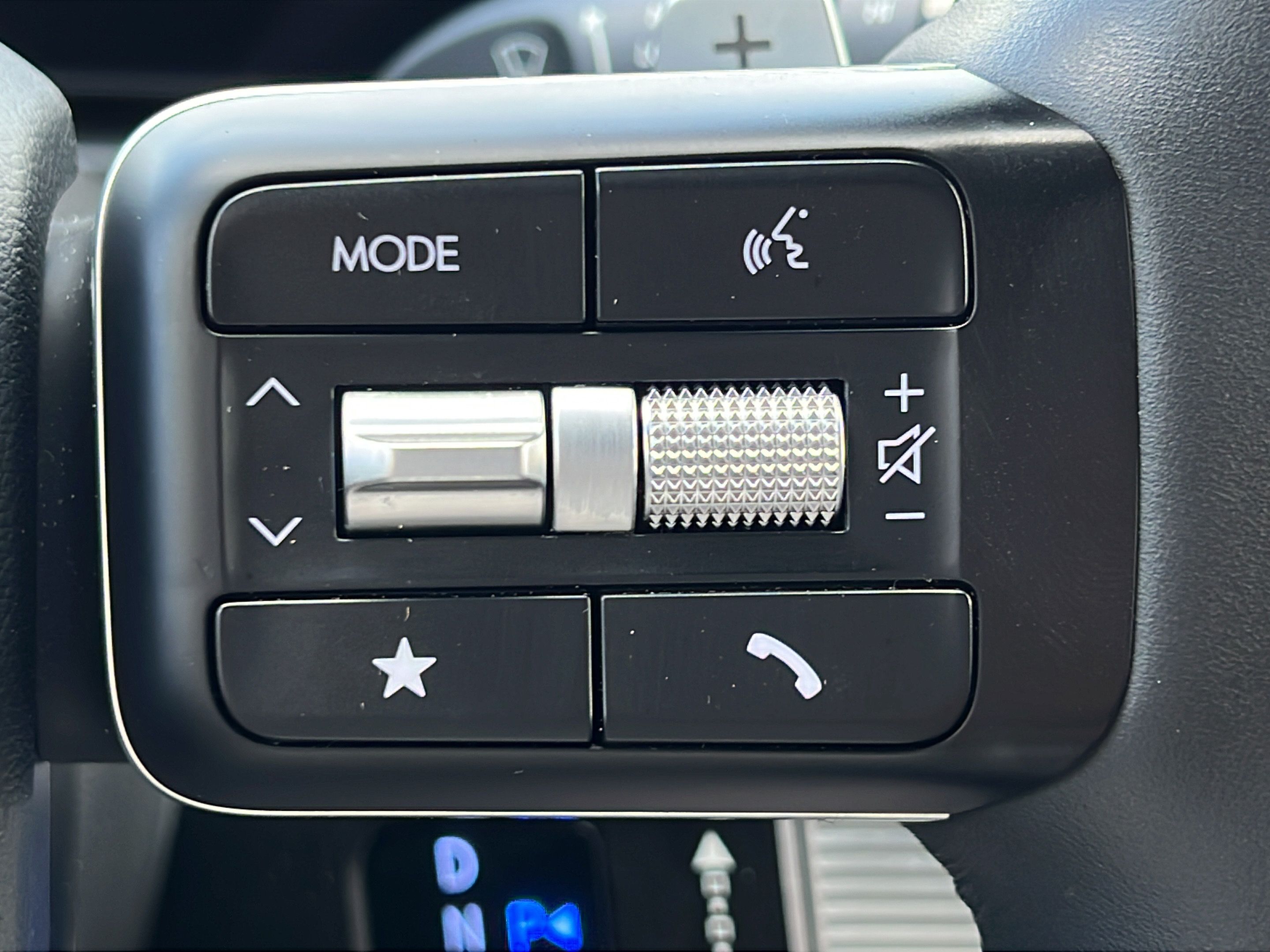 Used 2025 Hyundai Santa Fe SEL FWD image 23