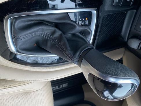 Used 2019 Nissan Rogue SL w/ Premium Package image 16