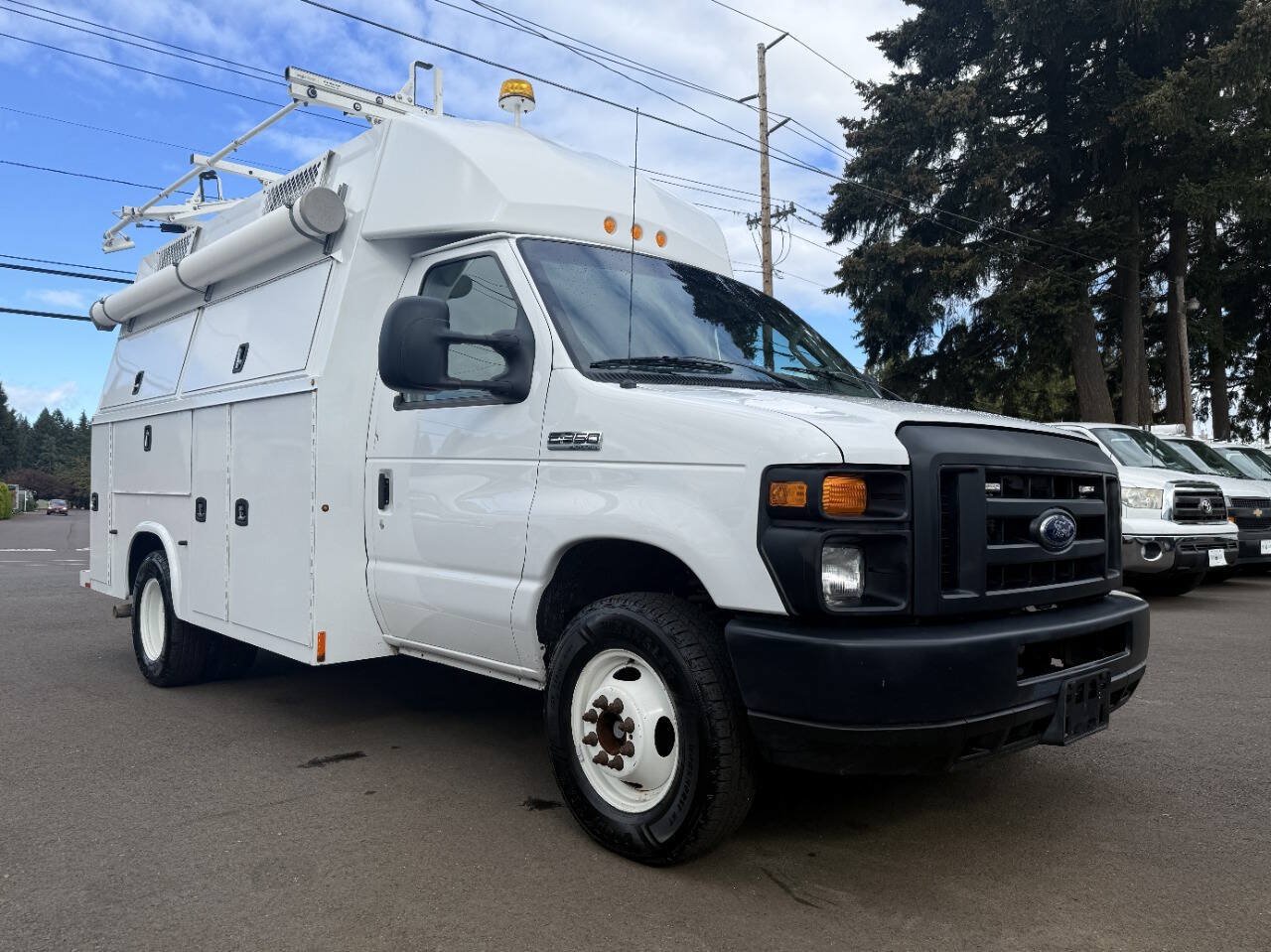 Used 2017 Ford E-350 and Econoline 350 Super Duty RWD image 3