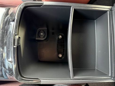 Used 2024 Kia Telluride EX w/ EX Captain's Chair Package image 26