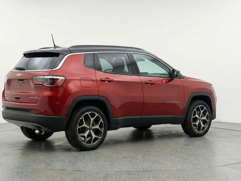 Used 2025 Jeep Compass Limited image 9