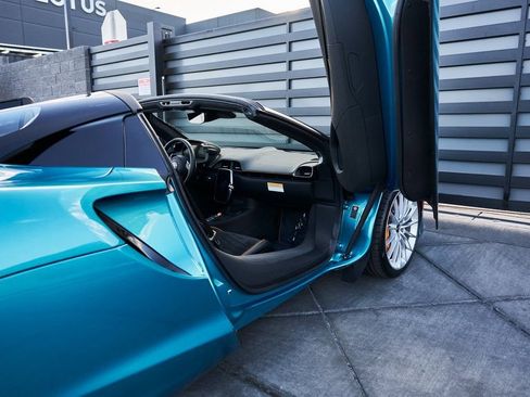 Used 2025 McLaren Artura Spider RWD image 27