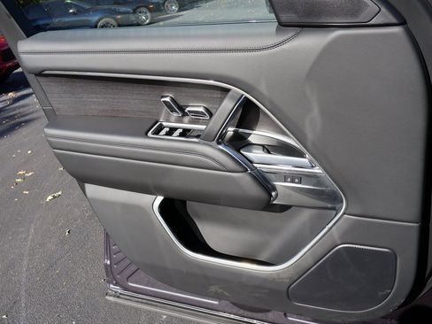 Certified 2025 Land Rover Range Rover SE image 34