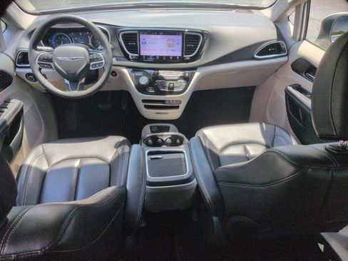 Used 2023 Chrysler Pacifica Touring-L FWD image 29