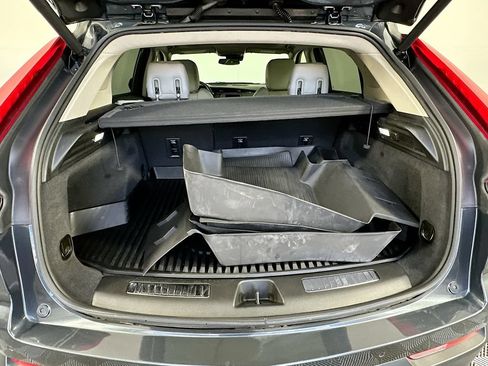 Used 2021 Cadillac XT4 Premium Luxury FWD image 26