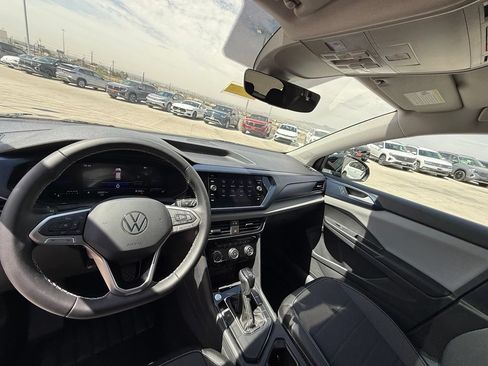 Used 2023 Volkswagen Taos SE w/ Panoramic Sunroof Package FWD image 10