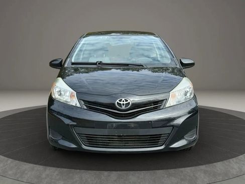 Used 2012 Toyota Yaris L image 2