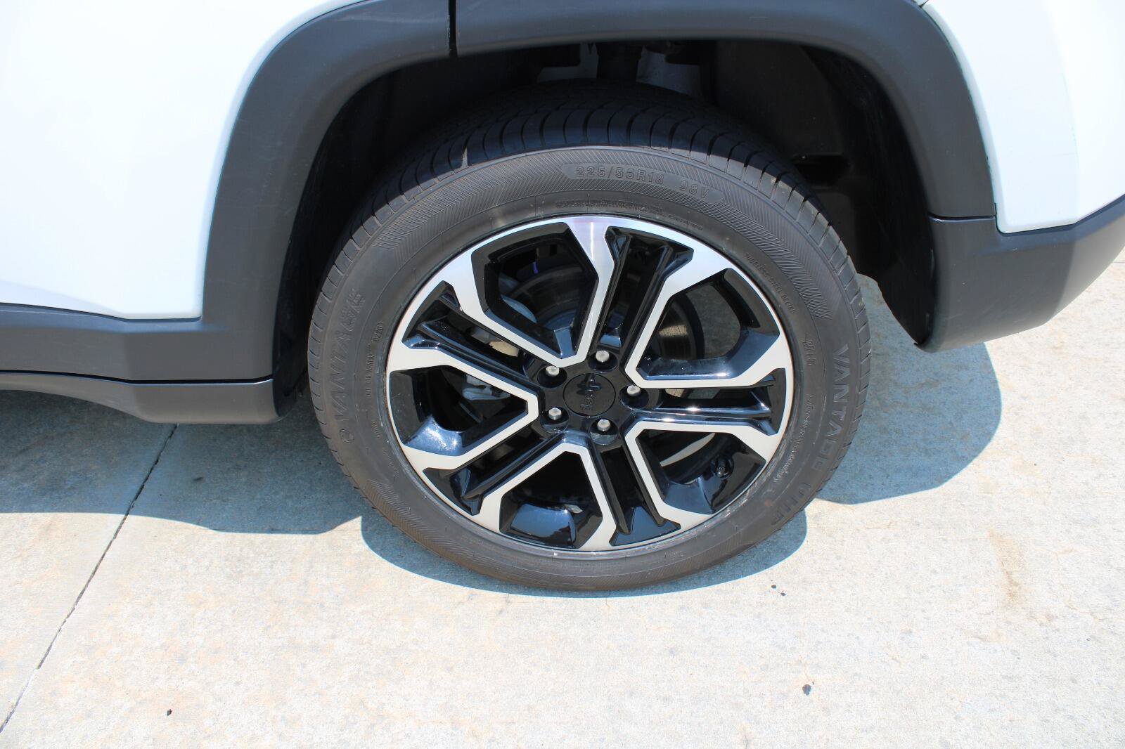 Used 2023 Jeep Compass Limited AWD/4WD image 10