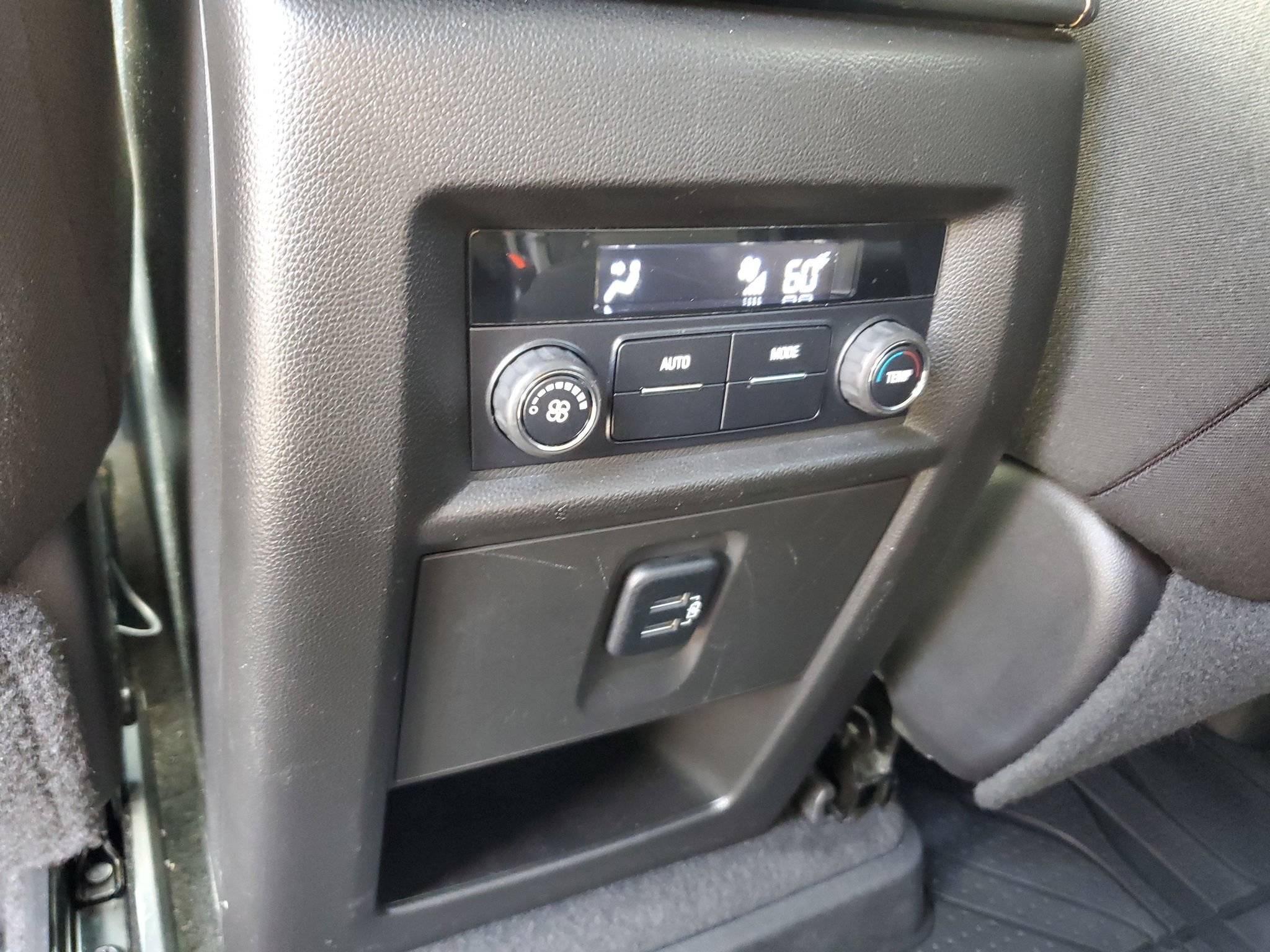 Used 2018 Chevrolet Traverse LT FWD image 12