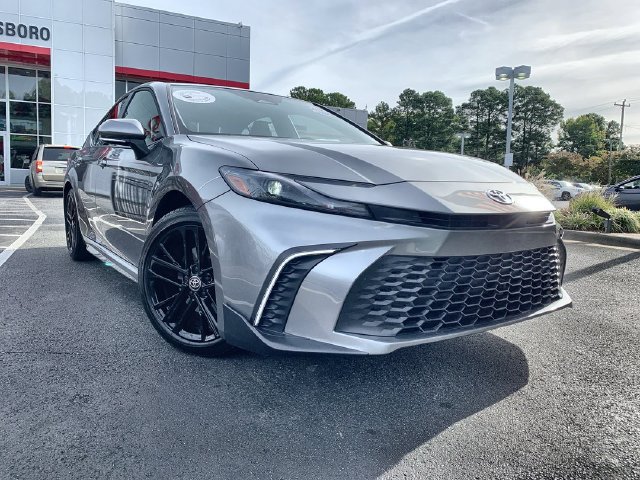 Used 2026 Toyota Camry SE FWD image 2