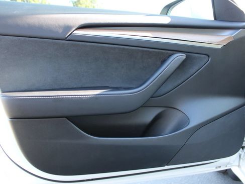 Used 2022 Tesla Model 3 Long Range AWD/4WD image 8