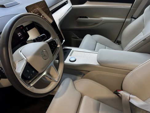 Certified 2025 Volvo EX90 Ultra AWD/4WD image 10