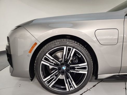 Used 2025 BMW 750e xDrive w/ Executive Package AWD/4WD image 11