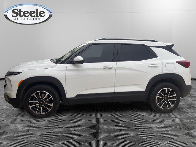 Used 2024 Chevrolet TrailBlazer LT FWD image 2