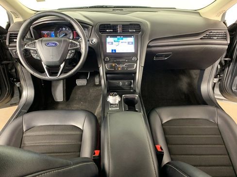 Used 2018 Ford Fusion SE w/ Equipment Group 201A image 32