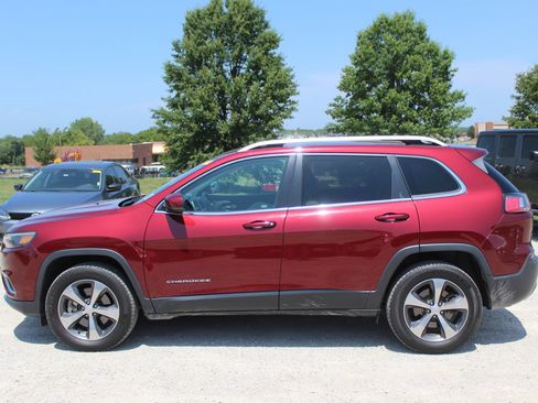 Used 2020 Jeep Cherokee Limited w/ Luxury Group AWD/4WD image 3