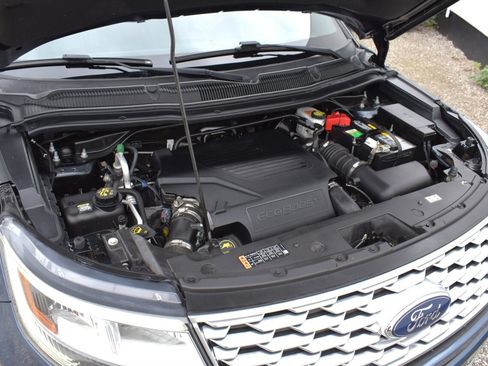 Used 2018 Ford Explorer Platinum AWD/4WD image 38