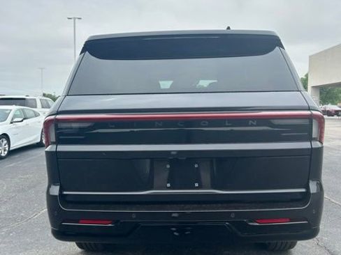 New 2026 Lincoln Navigator Premiere AWD/4WD image 12