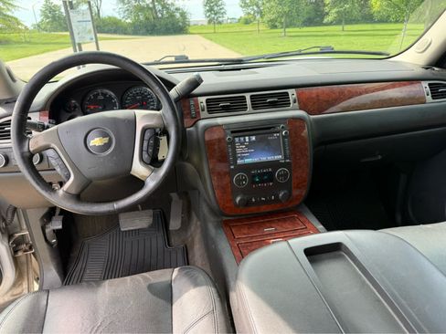 Used 2013 Chevrolet Avalanche LTZ AWD/4WD image 15