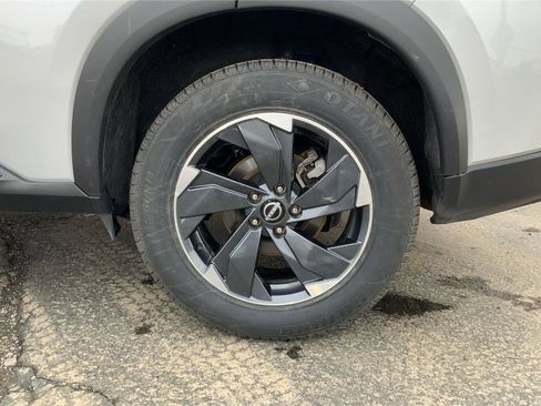 Used 2025 Nissan Rogue SV image 28