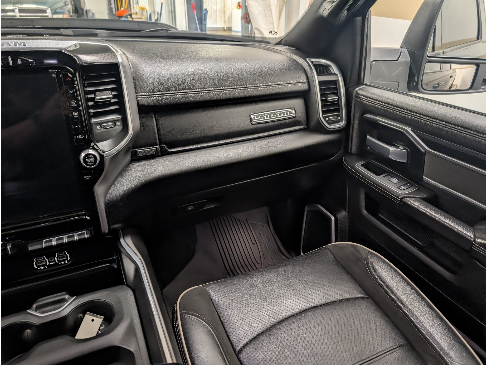 Used 2024 RAM 3500 Laramie w/ Night Edition AWD/4WD image 15