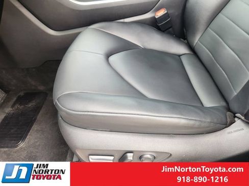 Used 2025 Toyota Highlander XLE AWD/4WD image 24