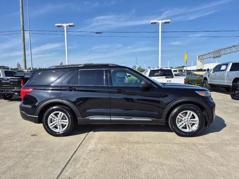 Certified 2022 Ford Explorer XLT RWD image 16