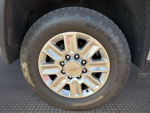 Used 2025 Chevrolet Silverado 2500 High Country w/ High Country Premium Package AWD/4WD image 10