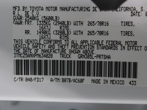 Used 2023 Toyota Tacoma TRD Off-Road w/ Technology Package image 41