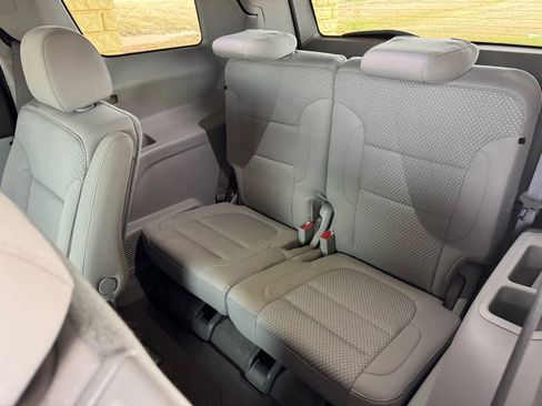 Used 2022 GMC Acadia SLE image 21