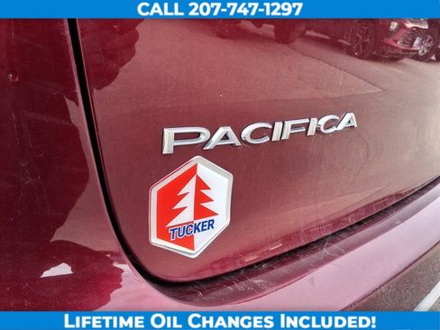 Used 2023 Chrysler Pacifica Touring-L image 10