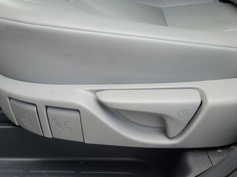 Used 2023 Toyota Highlander XLE FWD image 19