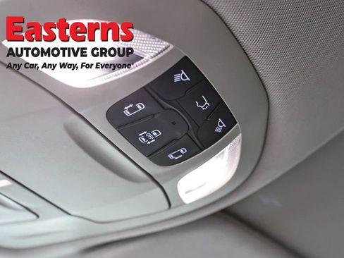 Used 2023 Chrysler Pacifica Touring-L FWD image 21