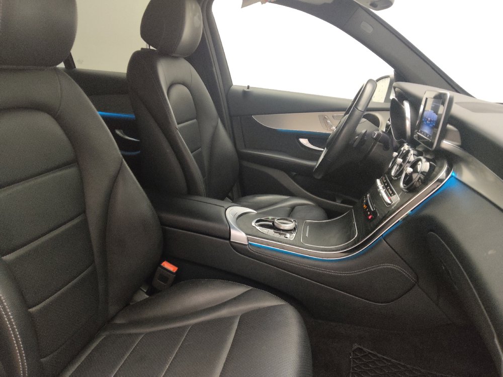 Used 2019 Mercedes-Benz GLC 300 4MATIC w/ Premium Package image 21