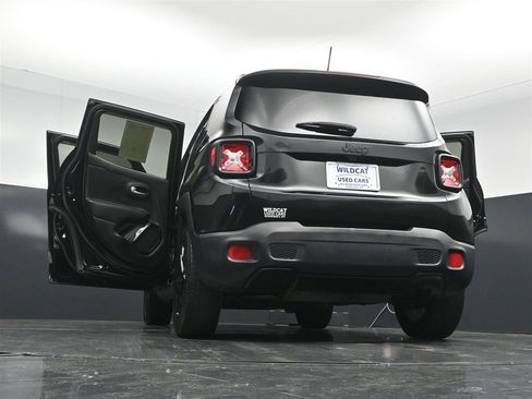 Used 2017 Jeep Renegade Altitude FWD image 31
