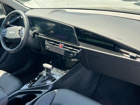 New 2026 Kia Niro EX FWD image 13