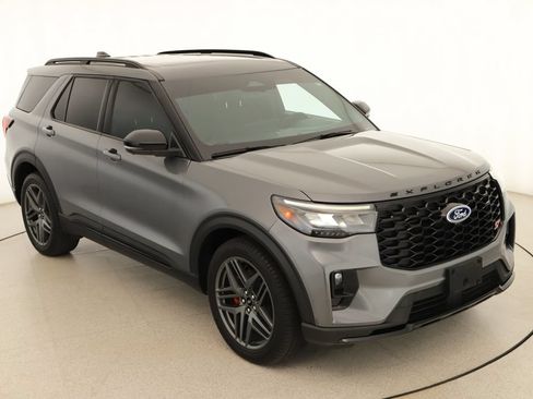 Used 2025 Ford Explorer ST AWD/4WD image 38