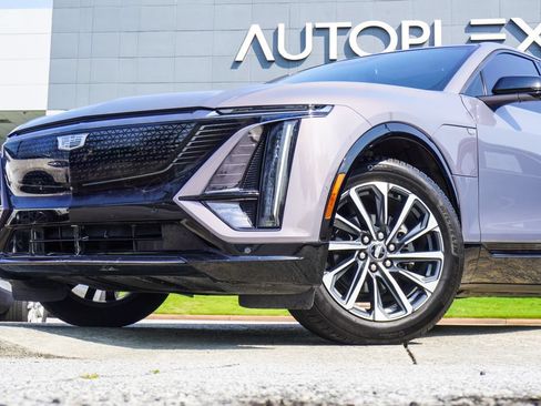 Used 2024 Cadillac Lyriq Sport AWD/4WD image 2