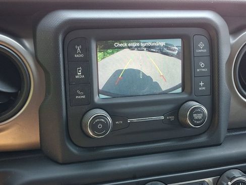 Used 2018 Jeep Wrangler Sport AWD/4WD image 17