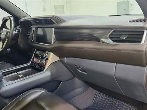 Used 2021 GMC Yukon XL Denali w/ Denali Premium Package image 26